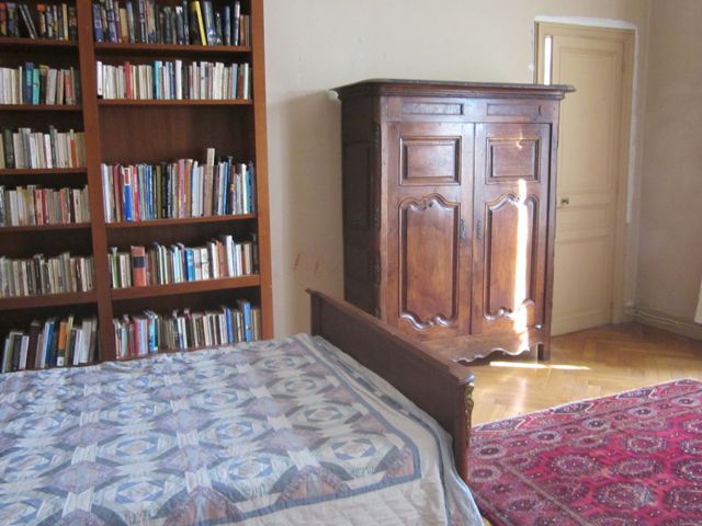 books in big guest room